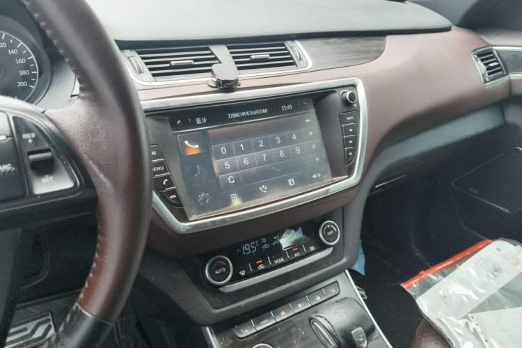Used Land X7 2015 2.0T Panoramic Flagship Edition Audio And AC Panel