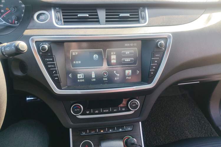 Used Land X7 2015 2.0T Panoramic Prestige Edition Audio And AC Panel