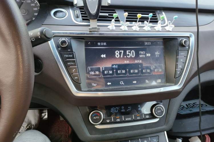 Used Land X7 2015 2.0T Panoramic Prestige Edition Audio And AC Panel