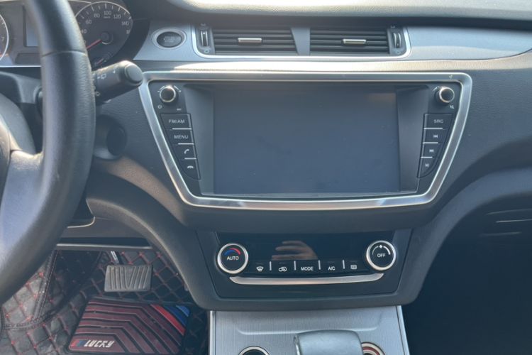 Used Land X7 2015 2.0T Panoramic Luxury Edition Audio And AC Panel