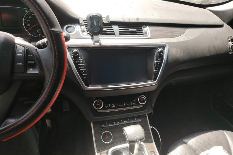 Used Land X7 2015 2.0T Panoramic Prestige Edition Audio And AC Panel