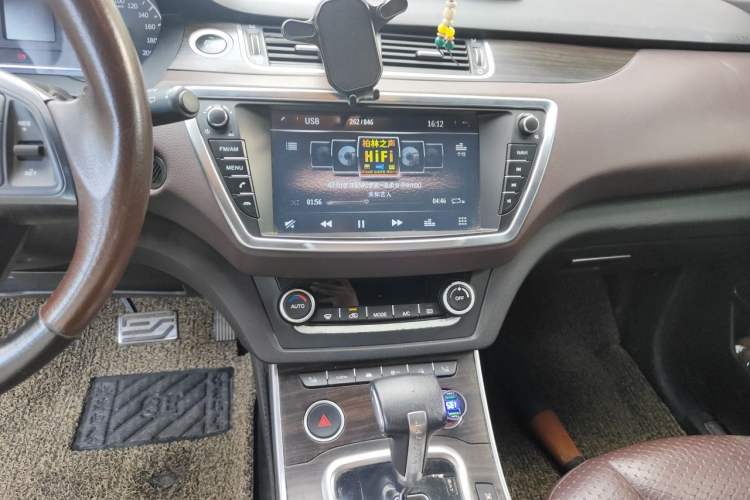 Used Land X7 2015 2.0T Panoramic Flagship Edition Audio And AC Panel