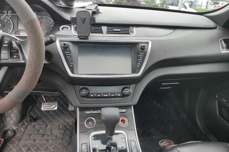 Used Land X7 2015 2.0T Panoramic Prestige Edition Audio And AC Panel
