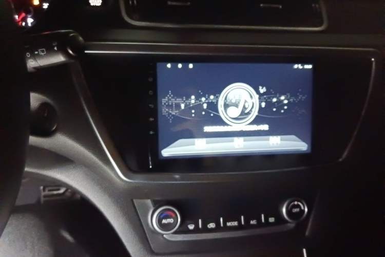 Used Land X7 2015 2.0T Panoramic Prestige Edition Audio And AC Panel