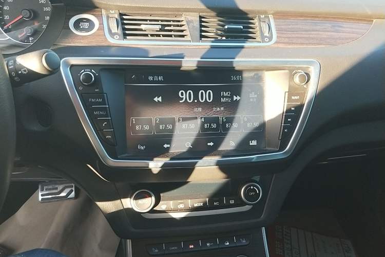 Used Land X7 2015 2.0T Panoramic Prestige Edition Audio And AC Panel