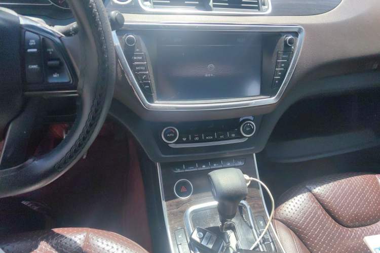 Used Land X7 2015 2.0T Panoramic Prestige Edition Audio And AC Panel