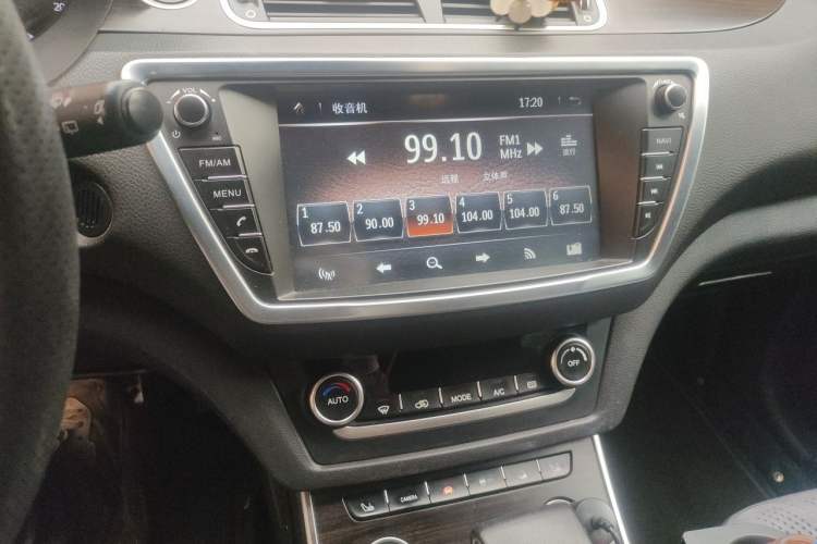 Used Land X7 2015 2.0T Panoramic Flagship Edition Audio And AC Panel