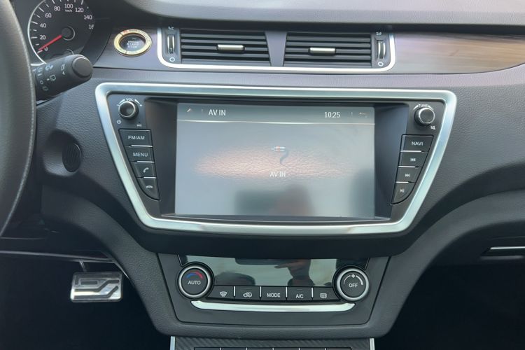 Used Land X7 2015 2.0T Panoramic Prestige Edition Audio And AC Panel