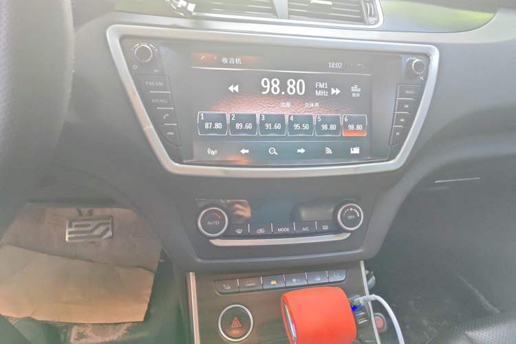 Used Land X7 2015 2.0T Panoramic Luxury Edition Audio And AC Panel