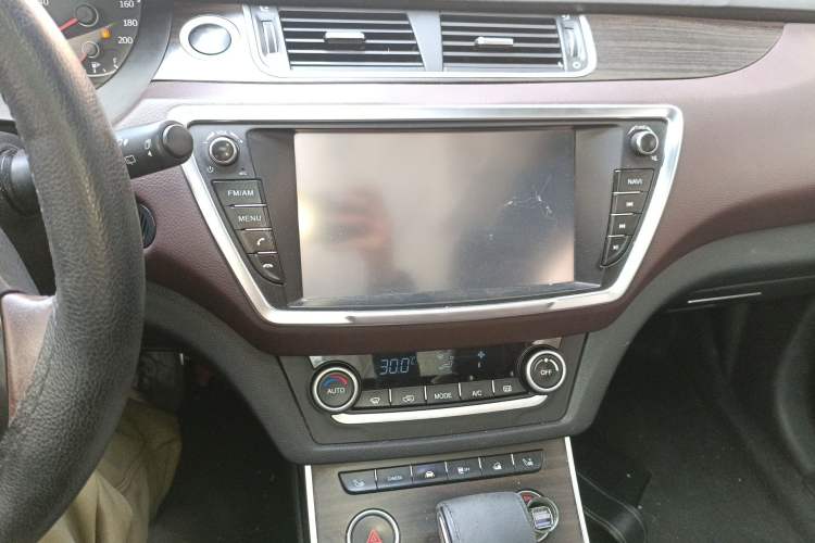 Used Land X7 2015 2.0T Panoramic Prestige Edition Audio And AC Panel