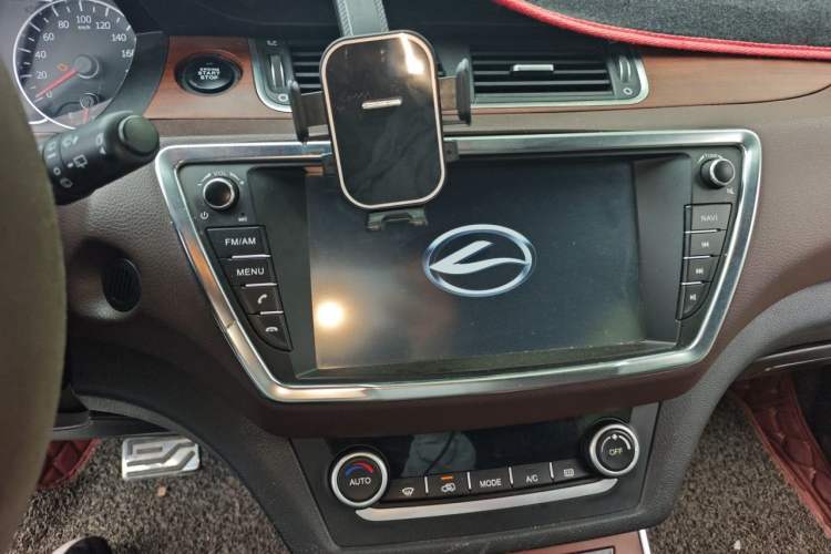 Used Land X7 2015 2.0T Panoramic Prestige Edition Audio And AC Panel