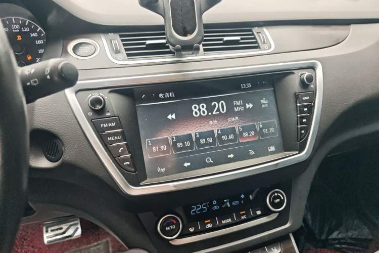 Used Land X7 2015 2.0T Panoramic Flagship Edition Audio And AC Panel