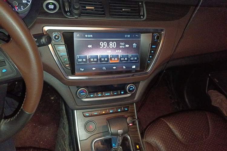 Used Land X7 2015 2.0T Panoramic Prestige Edition Audio And AC Panel