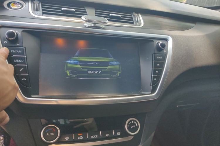 Used Land X7 2015 2.0T Panoramic Prestige Edition Audio And AC Panel