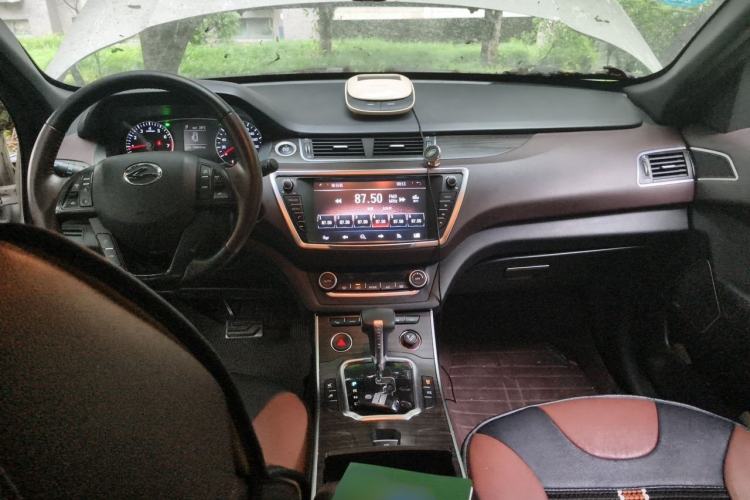 Used Land X7 2015 2.0T Panoramic Prestige Edition Center Console