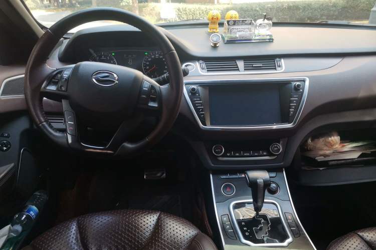 Used Land X7 2015 2.0T Panoramic Prestige Edition Center Console