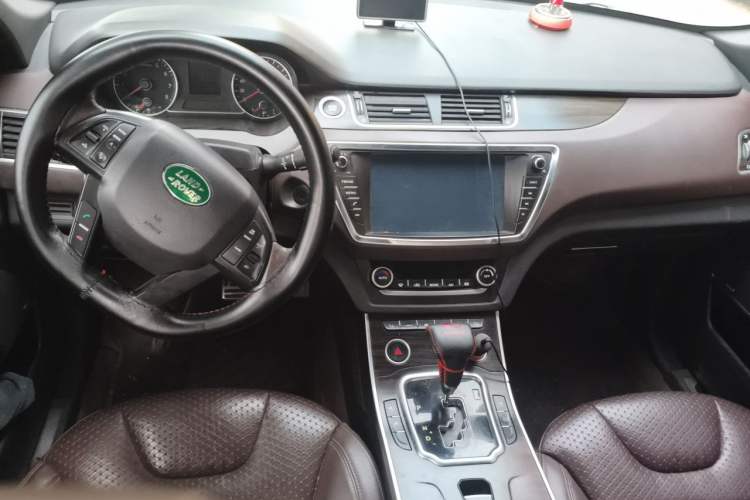 Used Land X7 2015 2.0T Panoramic Prestige Edition Center Console