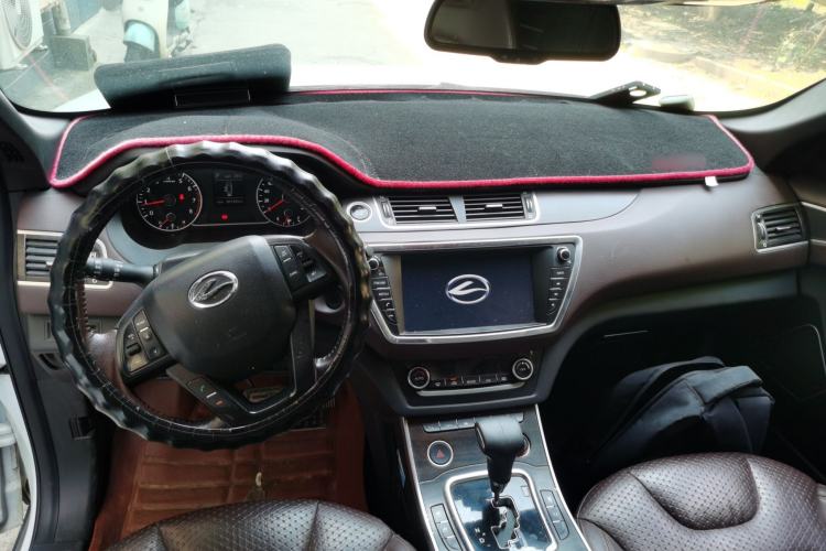 Used Land X7 2015 2.0T Panoramic Prestige Edition Center Console