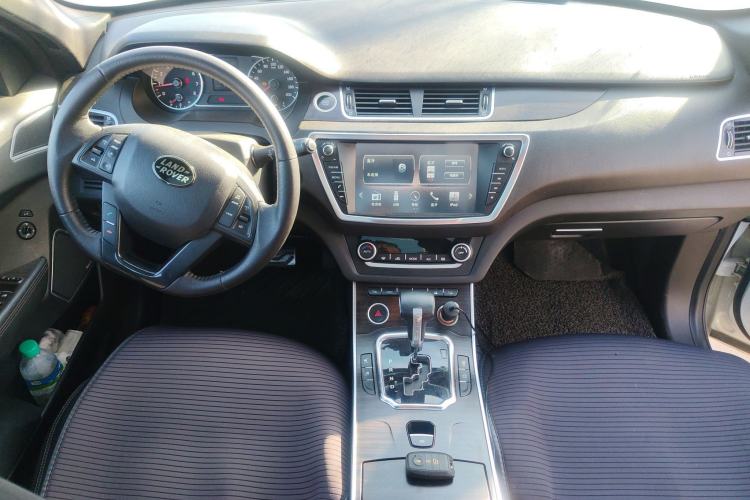 Used Land X7 2015 2.0T Panoramic Prestige Edition Center Console