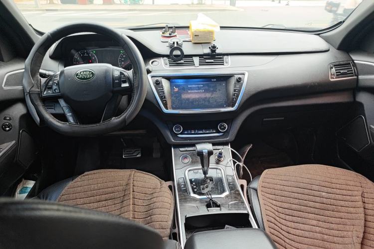 Used Land X7 2015 2.0T Panoramic Prestige Edition Center Console