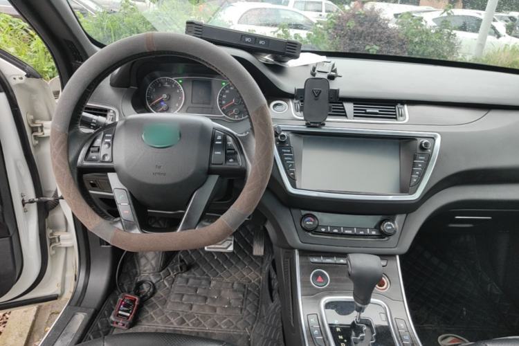 Used Land X7 2015 2.0T Panoramic Prestige Edition Center Console