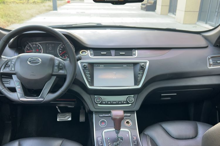 Used Land X7 2015 2.0T Panoramic Prestige Edition Center Console