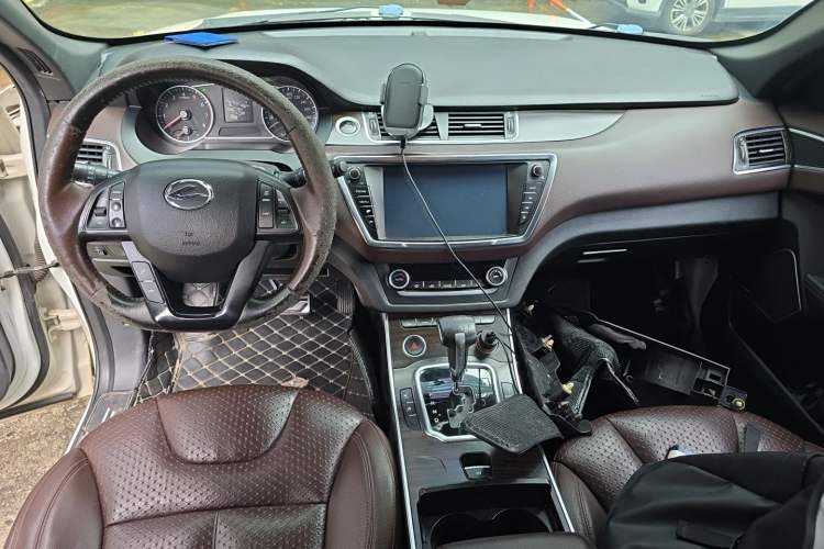 Used Land X7 2015 2.0T Panoramic Luxury Edition Center Console