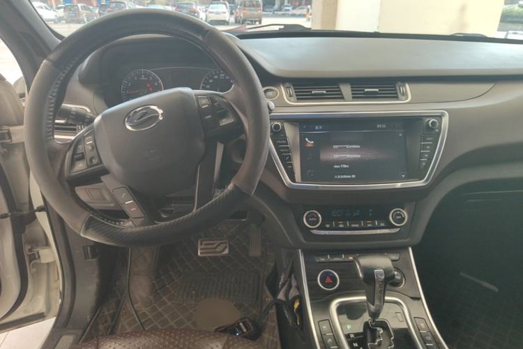Used Land X7 2015 2.0T Panoramic Prestige Edition Center Console