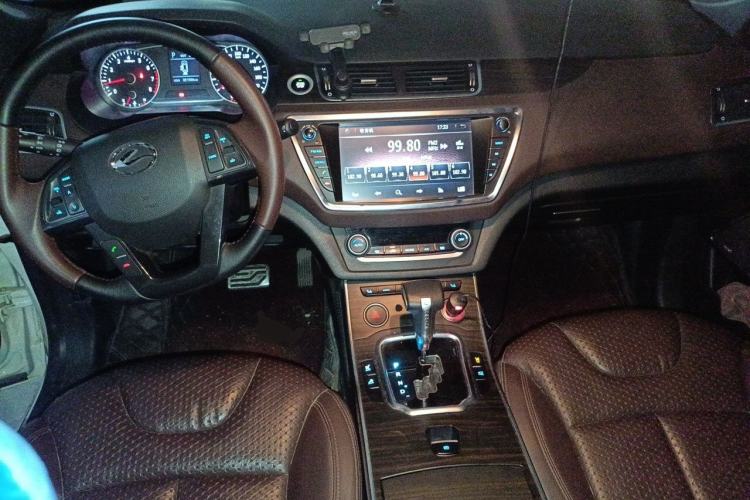 Used Land X7 2015 2.0T Panoramic Prestige Edition Center Console