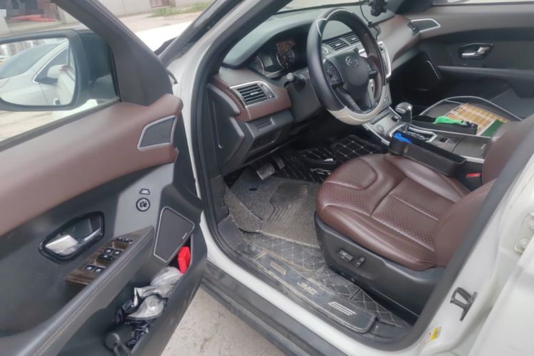 Used Land X7 2015 2.0T Panoramic Prestige Edition Driver Seat