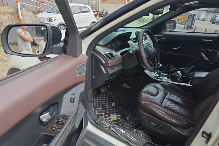 Used Land X7 2015 2.0T Panoramic Luxury Edition Driver Seat