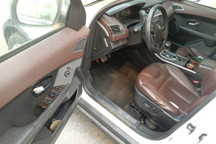 Used Land X7 2015 2.0T Panoramic Prestige Edition Driver Seat