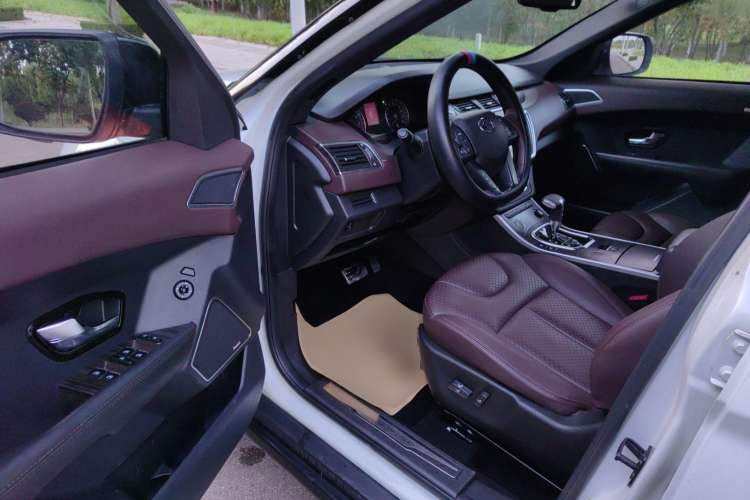 Used Land X7 2015 2.0T Panoramic Prestige Edition Driver Seat