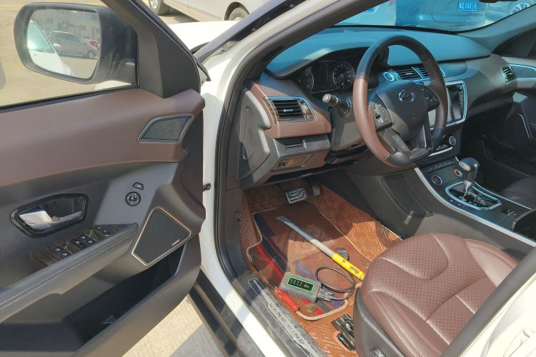Used Land X7 2015 2.0T Panoramic Prestige Edition Driver Seat
