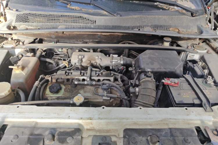 Used Land X7 2015 2.0T Panoramic Luxury Edition Engine Bay