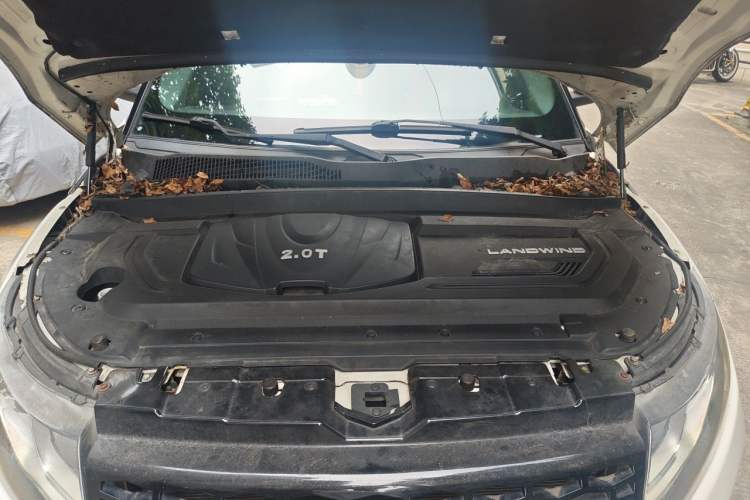 Used Land X7 2015 2.0T Panoramic Flagship Edition Engine Bay