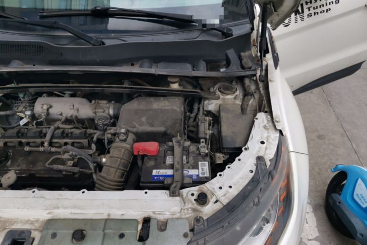 Used Land X7 2015 2.0T Panoramic Prestige Edition Engine Bay Left