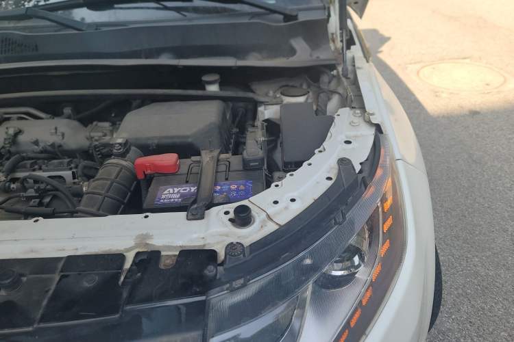 Used Land X7 2015 2.0T Panoramic Prestige Edition Engine Bay Left