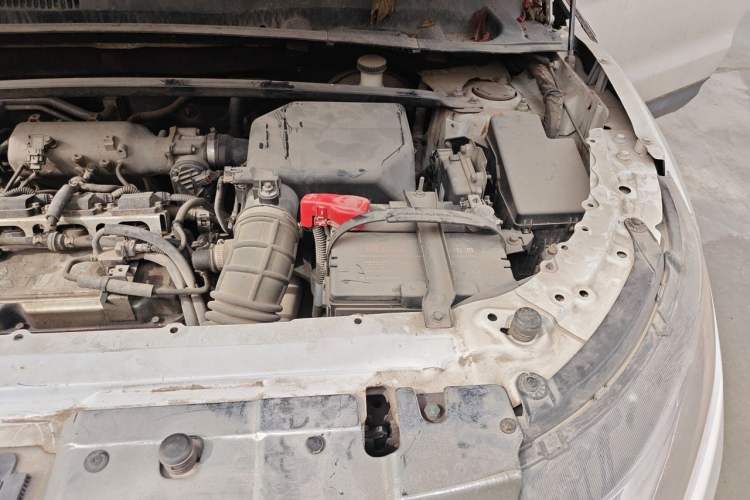 Used Land X7 2015 2.0T Panoramic Prestige Edition Engine Bay Left