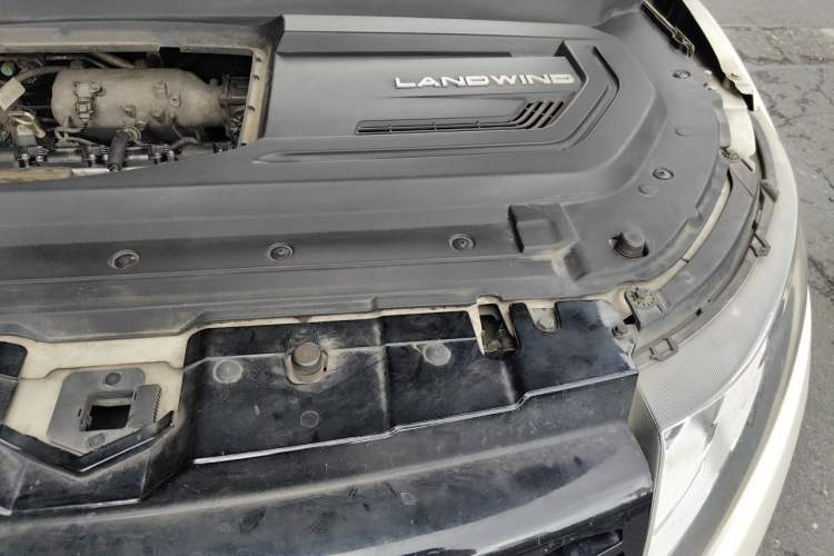 Used Land X7 2015 2.0T Panoramic Flagship Edition Engine Bay Left