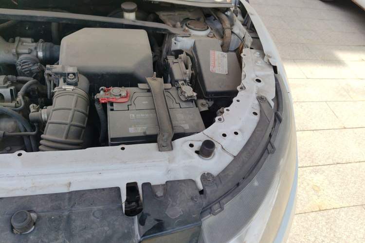 Used Land X7 2015 2.0T Panoramic Prestige Edition Engine Bay Left