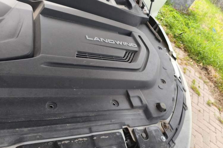 Used Land X7 2015 2.0T Panoramic Prestige Edition Engine Bay Left