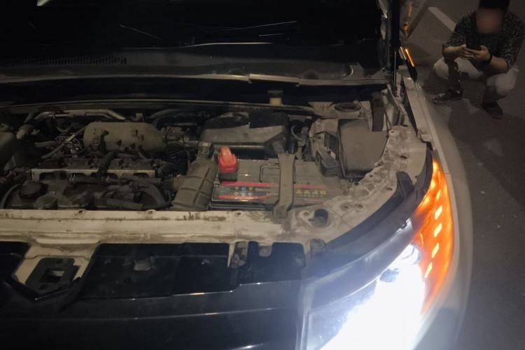 Used Land X7 2015 2.0T Panoramic Prestige Edition Engine Bay Left