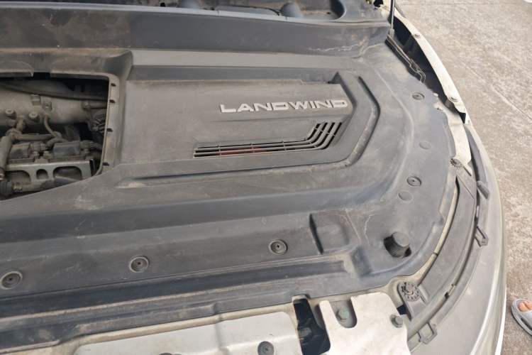 Used Land X7 2015 2.0T Panoramic Prestige Edition Engine Bay Left