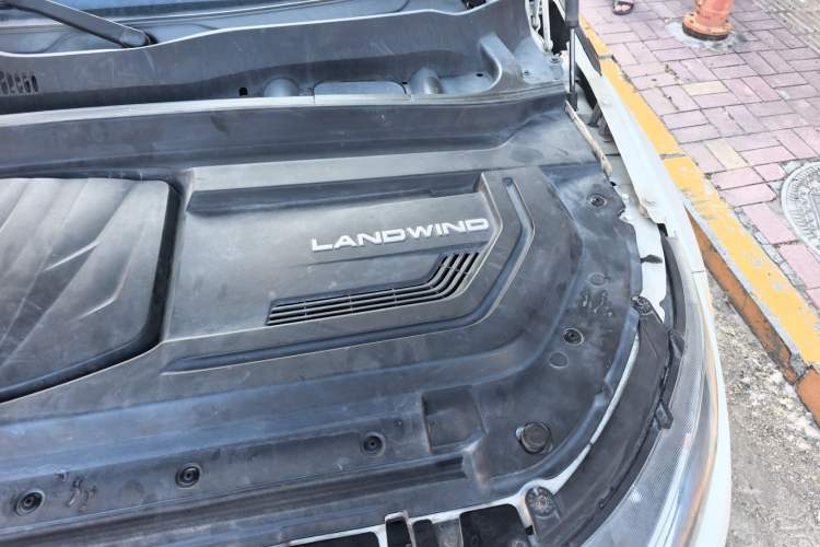 Used Land X7 2015 2.0T Panoramic Prestige Edition Engine Bay Left