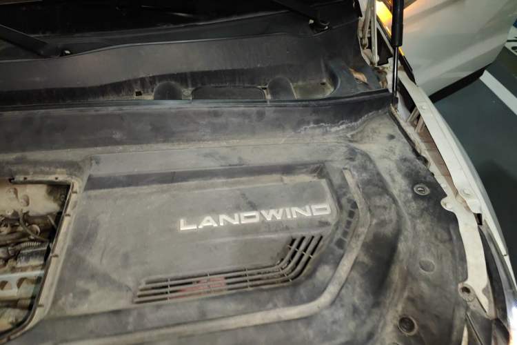 Used Land X7 2015 2.0T Panoramic Prestige Edition Engine Bay Left