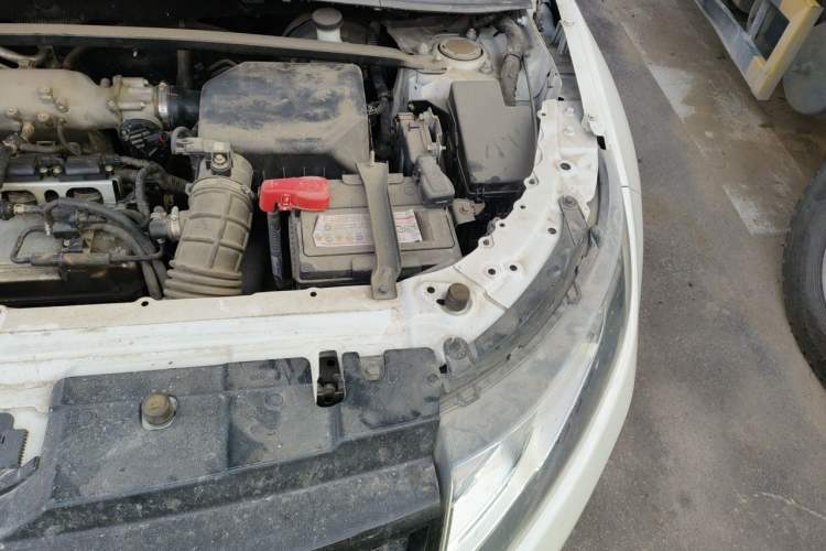 Used Land X7 2015 2.0T Panoramic Prestige Edition Engine Bay Left