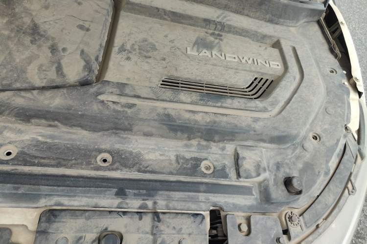 Used Land X7 2015 2.0T Panoramic Flagship Edition Engine Bay Left