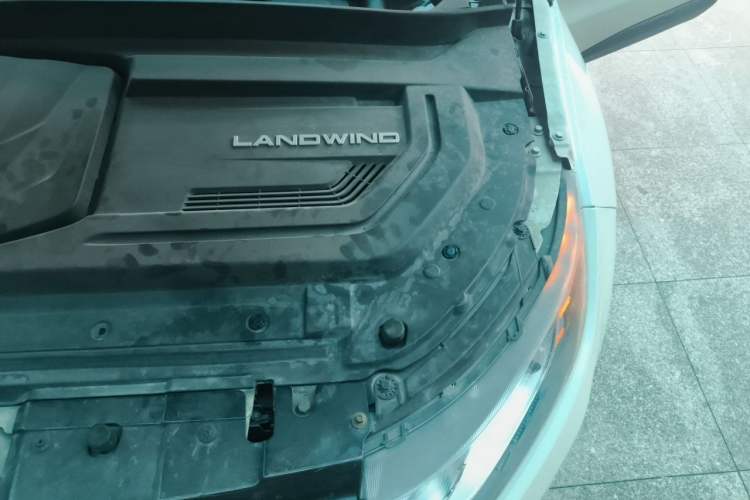 Used Land X7 2015 2.0T Panoramic Prestige Edition Engine Bay Left