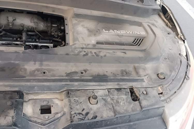 Used Land X7 2015 2.0T Panoramic Prestige Edition Engine Bay Left